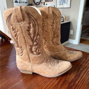 Tan Western Cowboy Boots - Quilted material - polyester lining - NOT leather